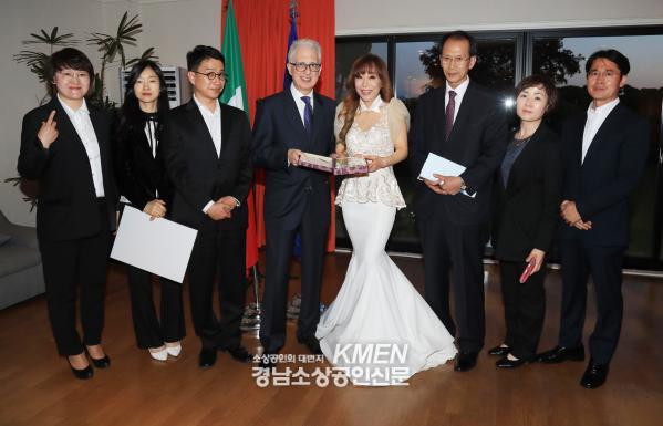 3717738889_0YCmbOhV_2eca5ccc957c05b26370