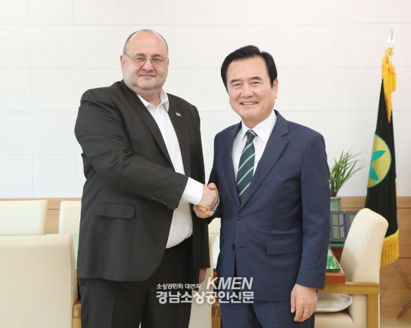 3717738977_65PFg37m_ad9c892db149a33a87cd