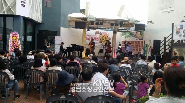 3717738977_qgFu8QPb_c82b3c0601b641abd0ce