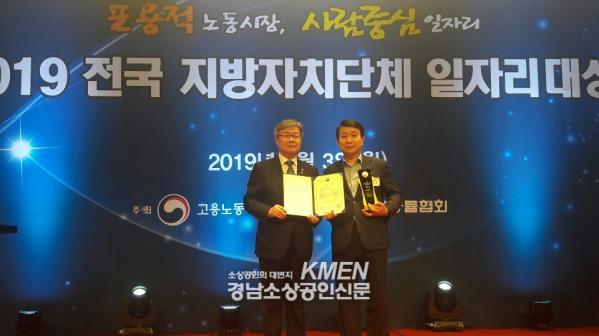 3717738977_1gCtv4iS_38099de851c1d656e904